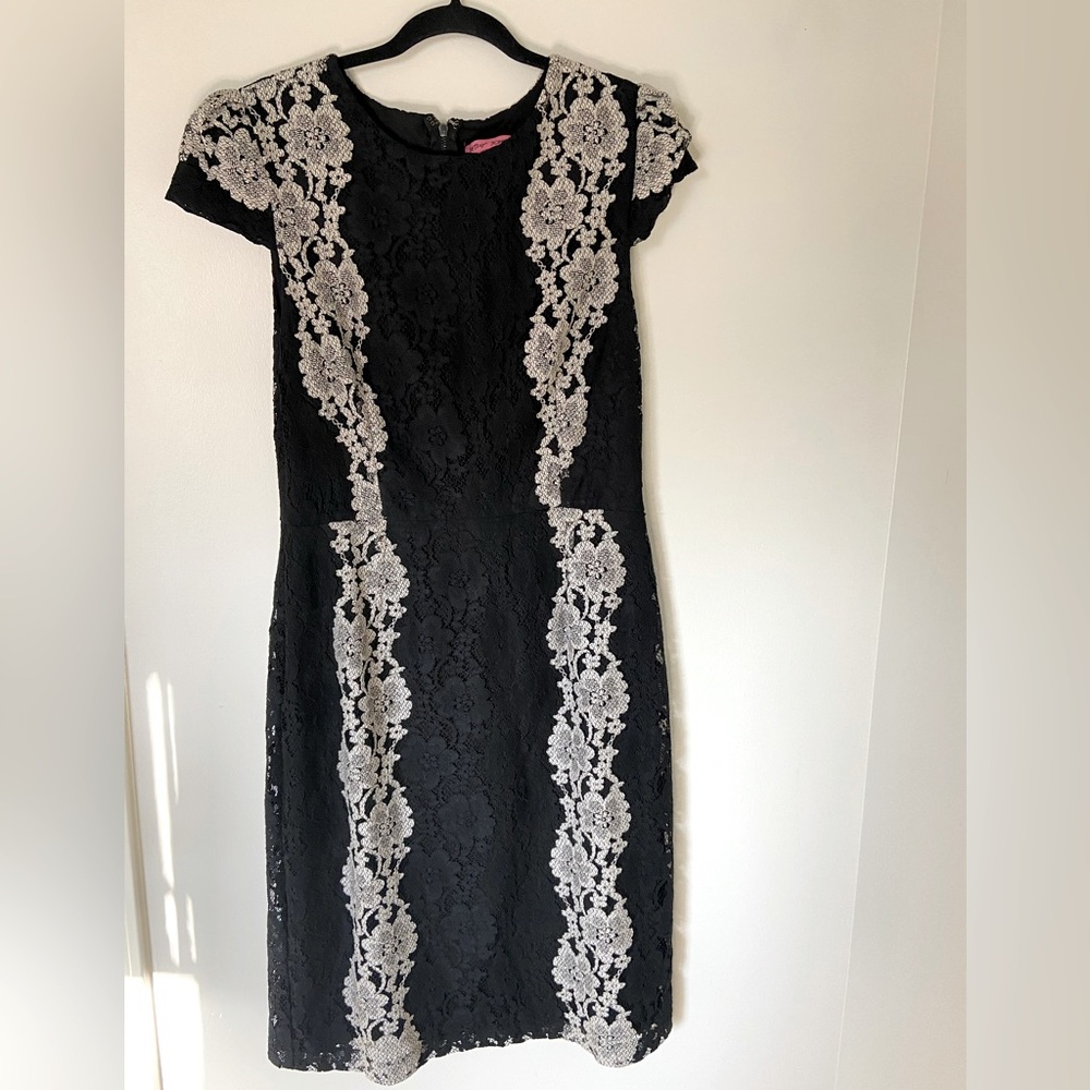 Betsey Johnson Puff Shoulder Short Sleeve Sheath
Pencil Dress Black Lace